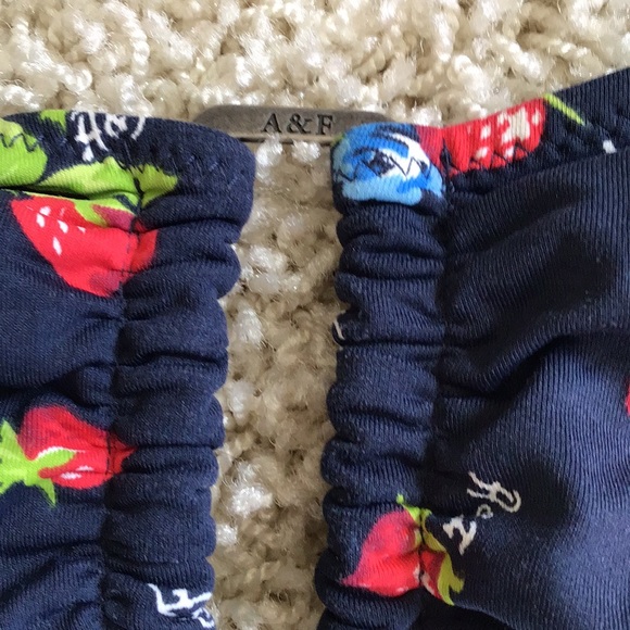 Abercrombie strawberry and flower bikini top - Picture 3 of 6